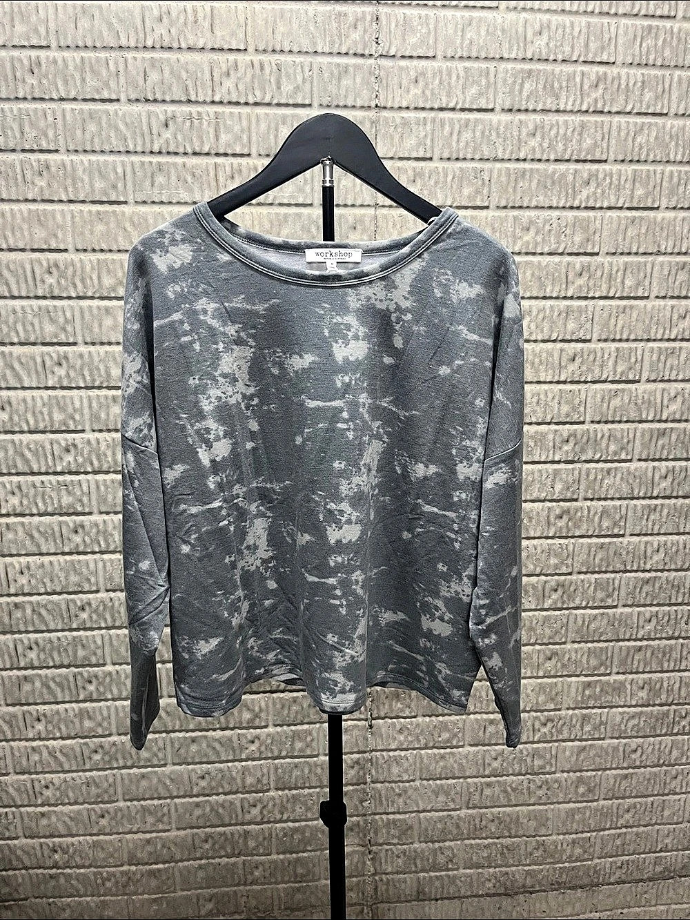 workshop Abstract Long Sleeve Top in Gray Size Medium Like New